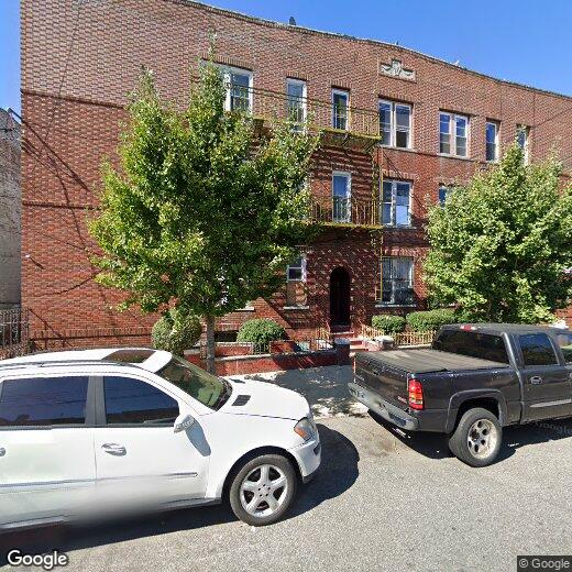 Foto principal - Newly Updated 3-Bedroom with Great Light & On-Site Laundry