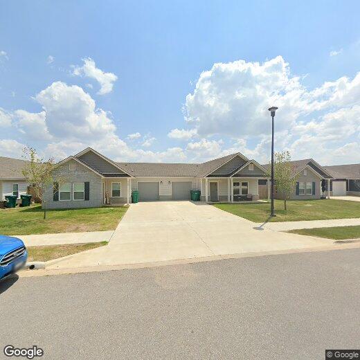 Primary Photo - 900 Vly Oaks Ln