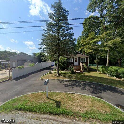 Primary Photo - 24 Laurelton Ave