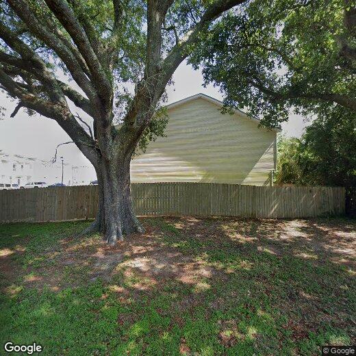 Primary Photo - 1110 Century Oaks Dr