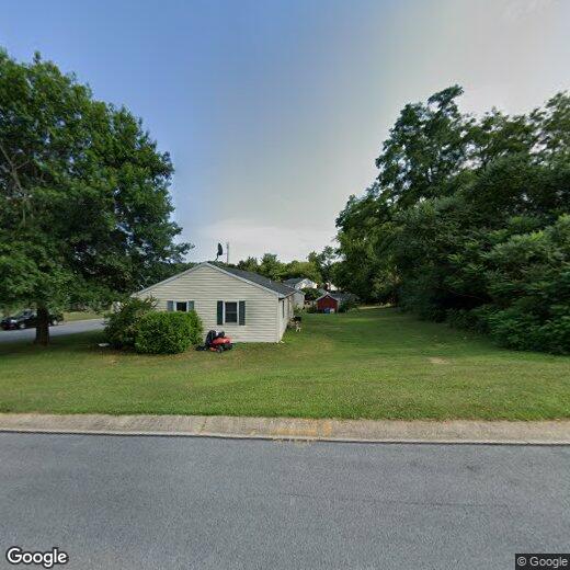 Primary Photo - 3 br, 1 bath House - 2 Circle Dr