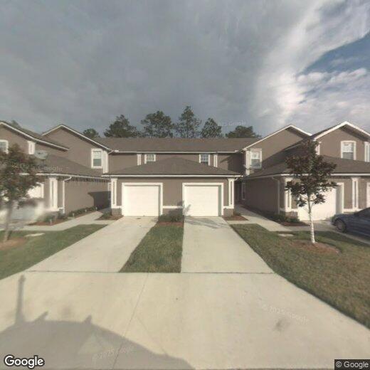Foto principal - Perfectly Located 2 Bed 2.5 Bath Townhome!
