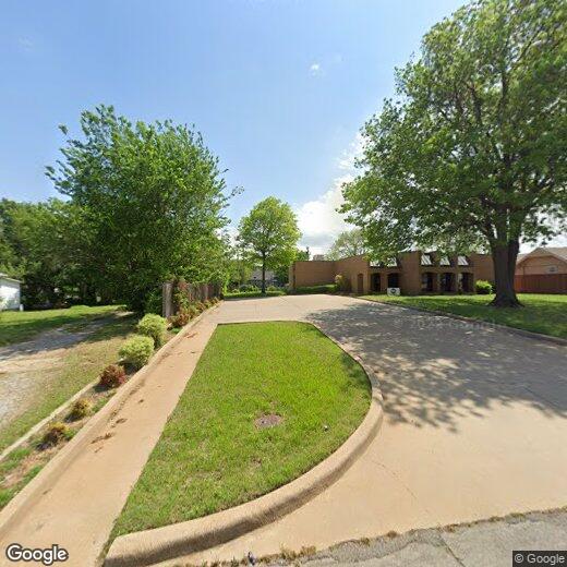 Primary Photo - 1306 W Oak Ave