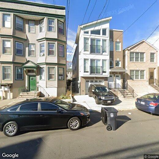 Foto principal - 129 Brookdale Ave