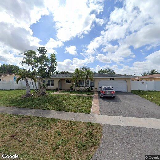 Foto principal - 5960 SW 14th St