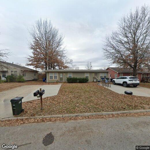 Primary Photo - 1609 W 22nd Terrace