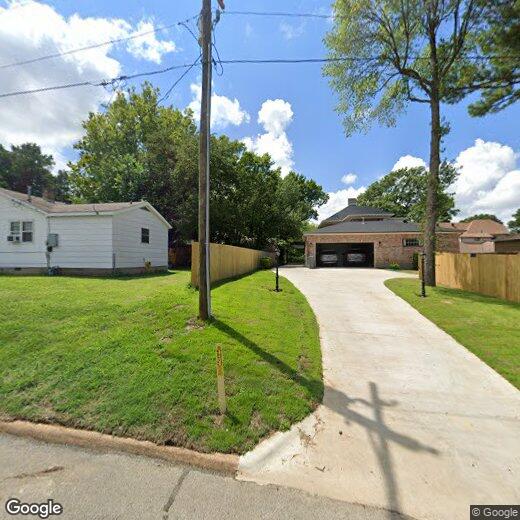 Primary Photo - 100 E Strawn Ave