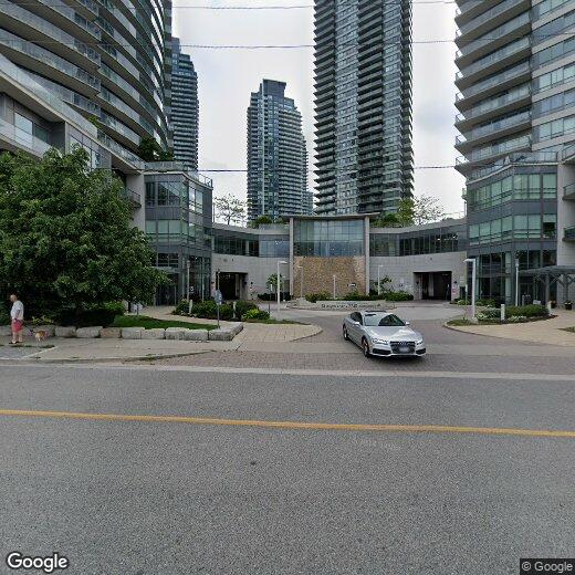 Photo principale - 2240 Lake Shore Blvd W