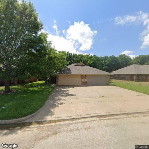 Primary Photo - 108 Honey Bee Dr