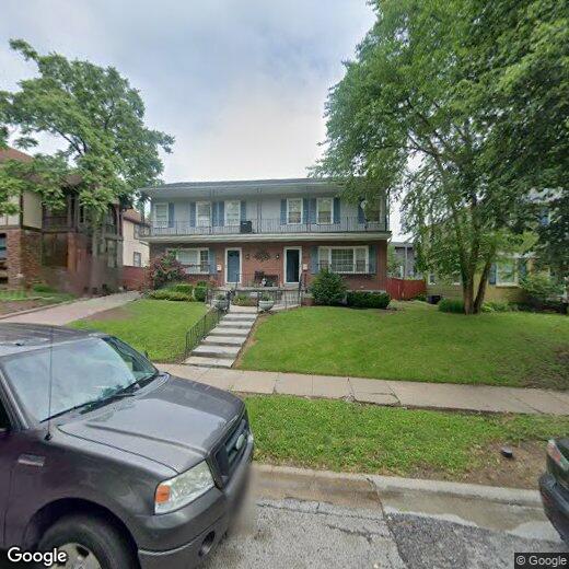 Foto principal - Stunning 2-Bedroom, 1.5-Bath Duplex with M...