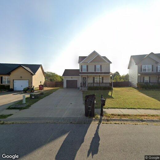 Foto principal - 3 bedroom home with fenced in backyard clo...