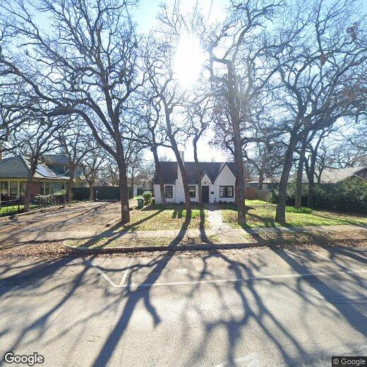 Primary Photo - 2107 W Oak St