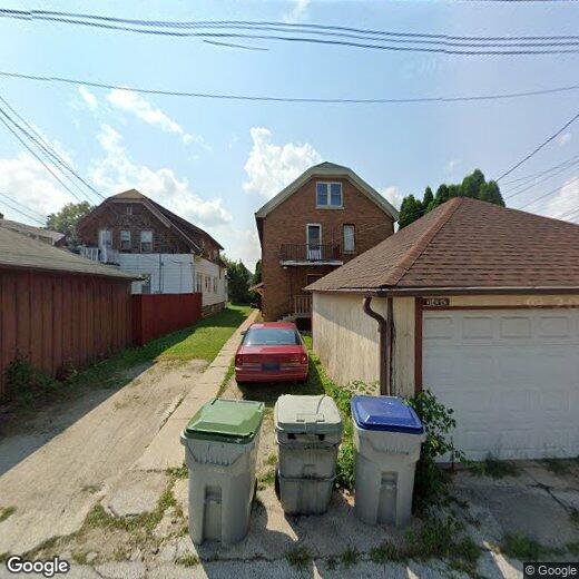 3142 S 12th St Unit Lower Front, Milwaukee, WI 53215 Room for Rent in