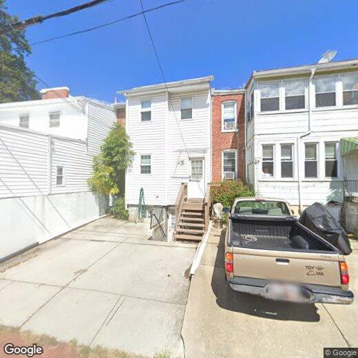 Foto principal - Spacious 2 Bed English Basement!  APPLY TO...