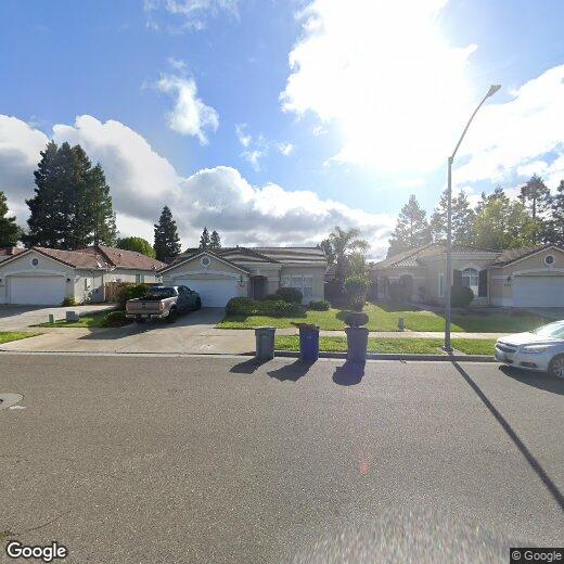 Primary Photo - 2 Bedroom 2 bath Home with extra room