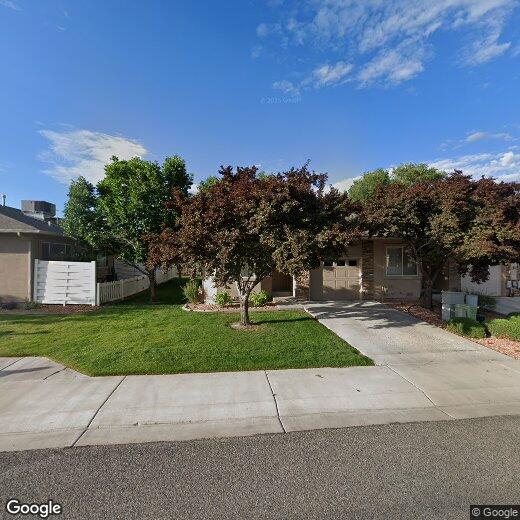 Foto principal - Move-in Ready 2-Bed, 2-Bath Townhome in De...