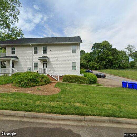Primary Photo - 3 Bedroom 2 Bath home  a few minutes from ...