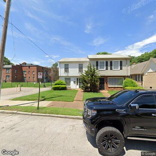 Primary Photo - 2 Bedroom 1 Bath Midtown Duplex!