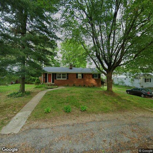 Foto principal - 909 S Eastside Dr