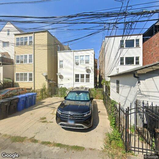 Primary Photo - 2531 W Medill Ave