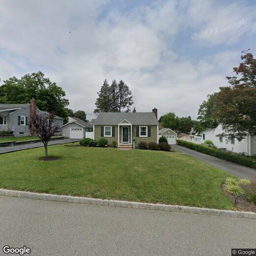 Foto principal - 45 Everett Dr