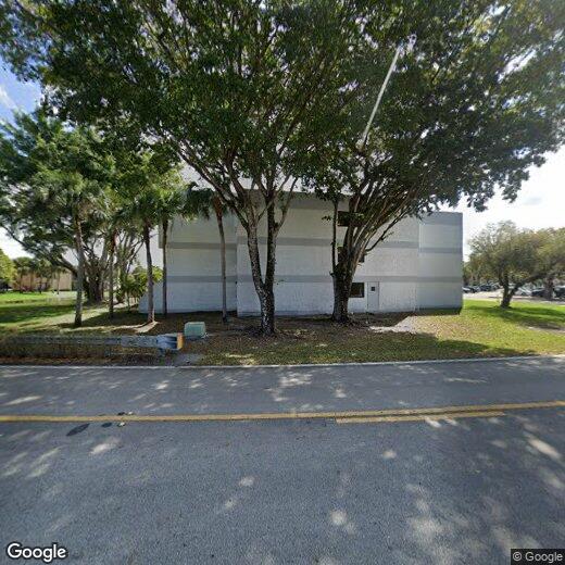 Foto principal - 200 Lakeview Dr