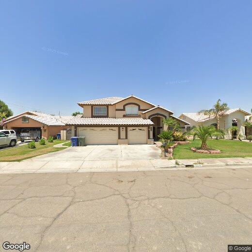 Foto principal - Spacious 4-Bedroom Oasis with 2.5 Baths in...