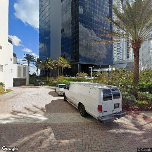 Foto principal - 17141 Collins Ave