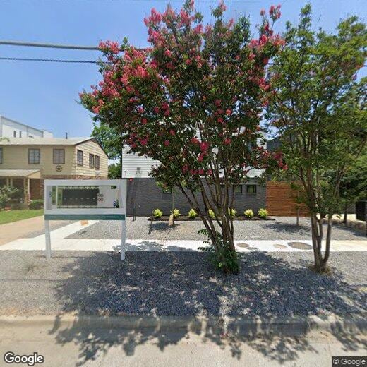 Primary Photo - 2702 N Carroll Ave