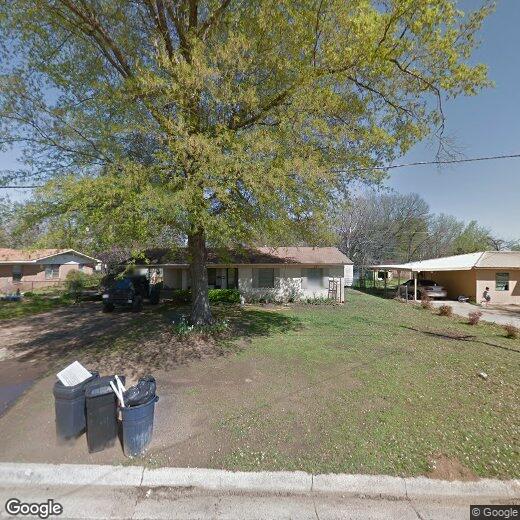 Primary Photo - 404 N Lindsey St