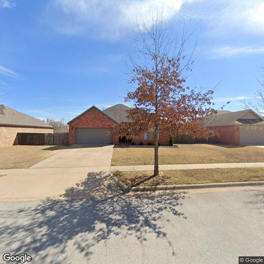 Primary Photo - 1204 S Blue Willow Ave