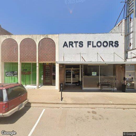 Primary Photo - 219 Live Oak St
