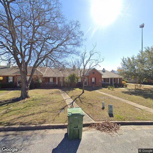 Foto principal - 8325 Grand Oaks Ct