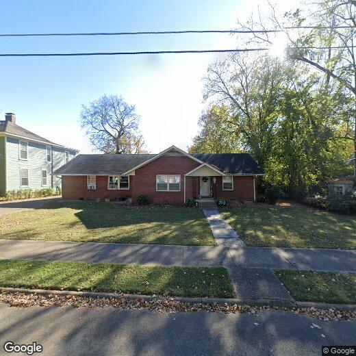 Primary Photo - 520 E College St