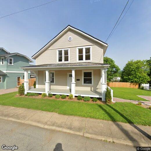 Primary Photo - 102 Oak St
