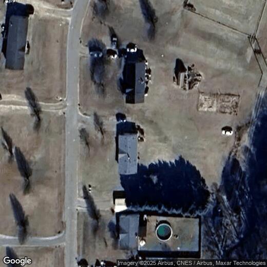 Primary Photo - 121 Straw Dr