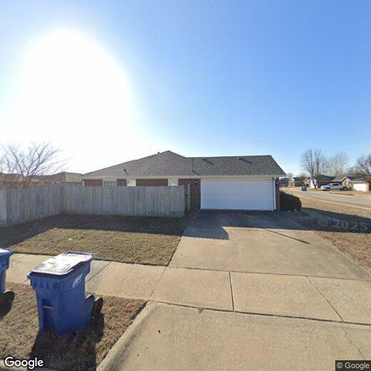 Foto principal - 3 Bed, 2 Bath Home Near Osage Park & Walma...