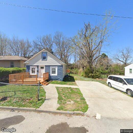 Primary Photo - Charming 2 Bedroom House with Stunning Dec...