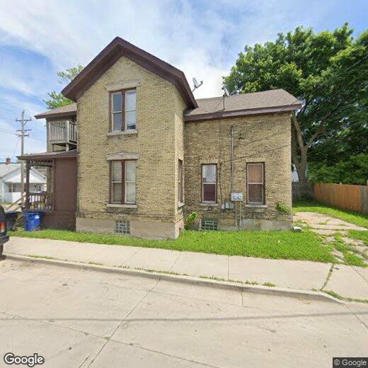 1011 10th St Unit Upper, Racine, WI 53403 Apartment for Rent in