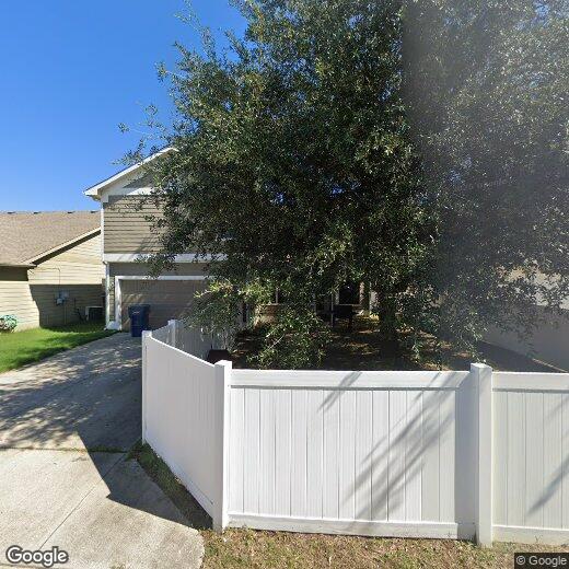 Primary Photo - 1109 Live Oak Dr