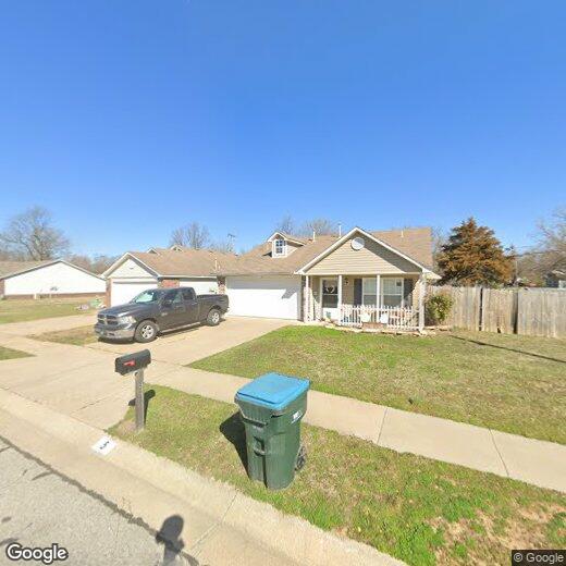 Primary Photo - 5 W Fairlane Ct