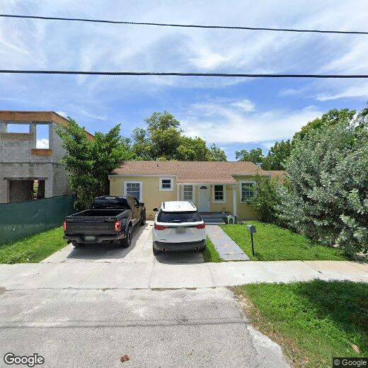 Foto principal - 3660 SW 13th St