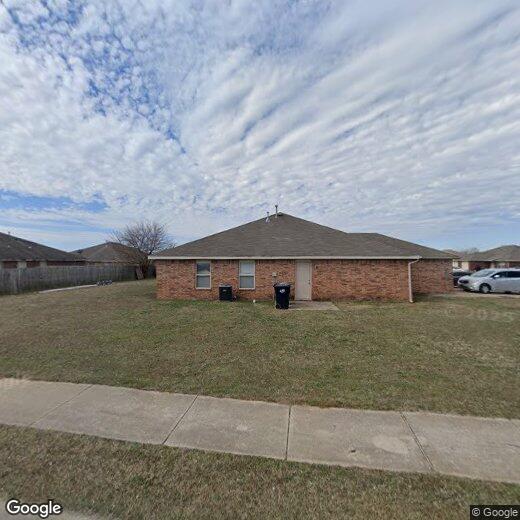 Primary Photo - 424 E Asher Ct