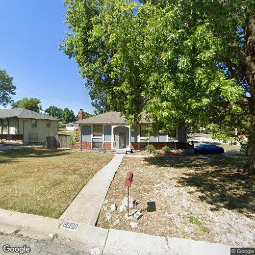 Primary Photo - 4-bed, 2.5-bath beauty!