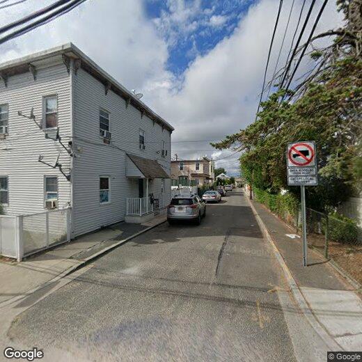 11 Smith St, Inwood, NY 11096 Room for Rent in Inwood, NY