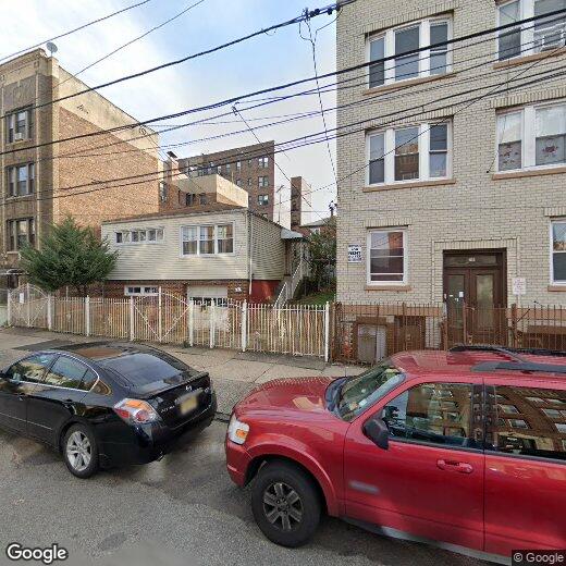 Primary Photo - 80 Romaine Ave