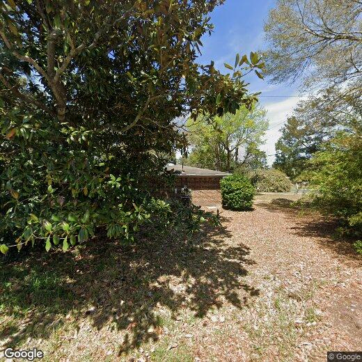 Foto principal - "Charming 3-Bedroom home with 2 Full Baths...