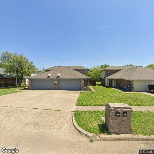 Primary Photo - 2808 Sunset Strip Dr
