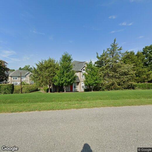 Primary Photo - 407 Queen Crescent Way