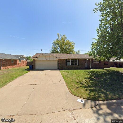 Foto principal - 3 Bedroom Pet-Friendly Home in El Reno, OK...